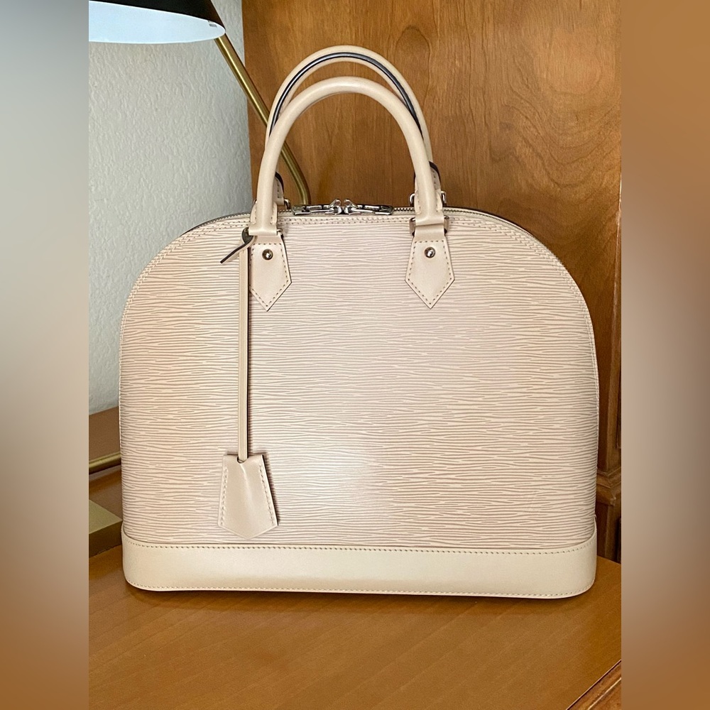 Louis Vuitton Handbag Bag ALMA MM EPI LEATHER in Dune Made In France